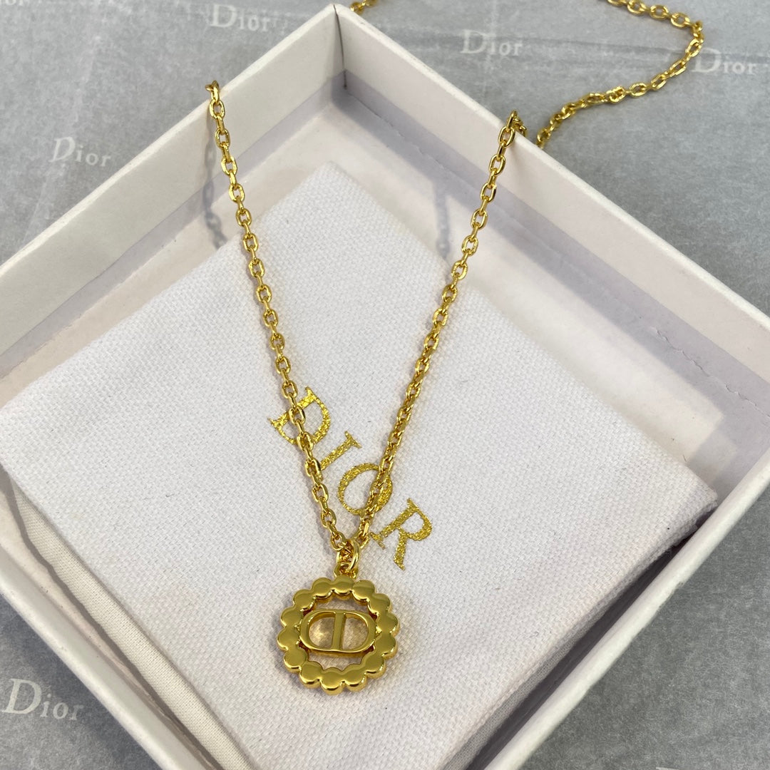 Dior Petite Pearl Necklace Bracelet