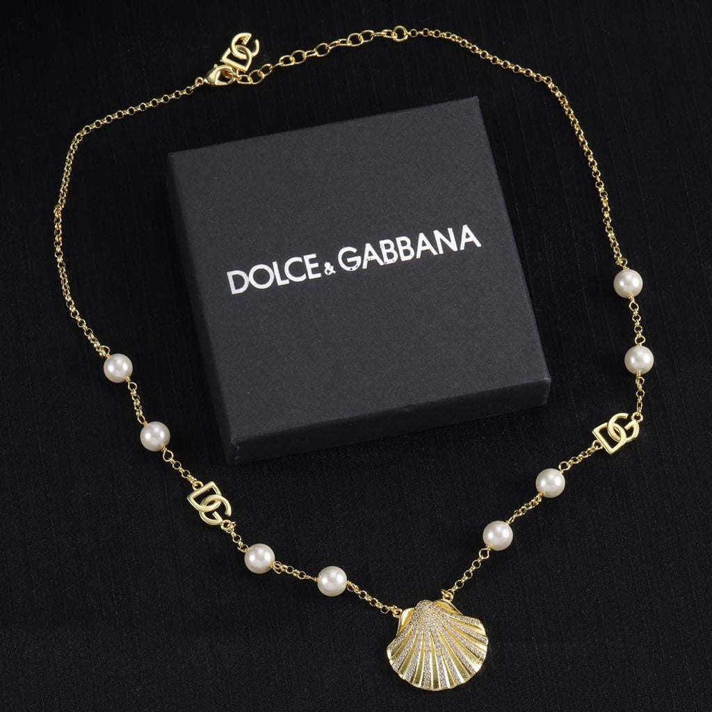 Dolce&Gabbana Shell Pearl Necklace